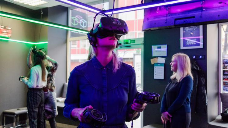 Latvijā pirmā virtuālās realitātes izklaides studija jeb «VR arcade»