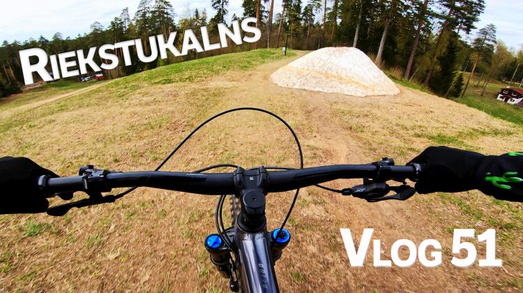 Riekstukalnā sniegs vel daudz?