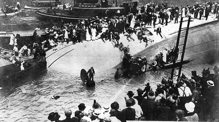 SS Eastland apgāšanās
