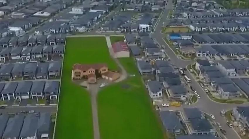 VIDEO ⟩ Kā dzīvo austrāliešu ģimene, kas atteicās pārdod zemi par 30 miljoniem?