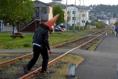 Tu staigā pa dzelzceļa sliedēs... Autors: Verbatim 25 pazīmes, ka esi pārdzēries