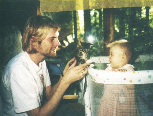 Kurt Cobain and his daughter Autors: dzeimsons Slavenību Gigapaka