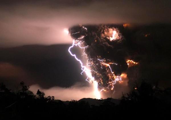 Chaiten vulkāns izvirda vētras... Autors: Misa 30 dabas katastrofas