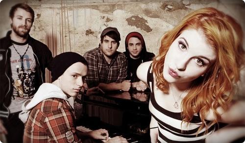  Autors: aucīis Paramore