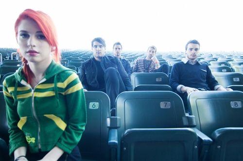  Autors: aucīis Paramore