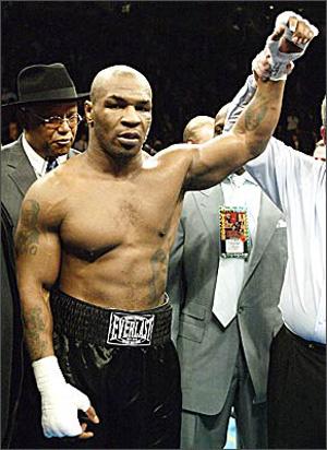 9  Mike Tyson supersmagais... Autors: RigaGiga Top 10 – Izcilākie bokseri