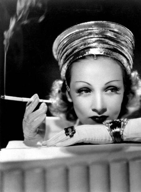  Autors: Honeybear Marlene Dietrich.