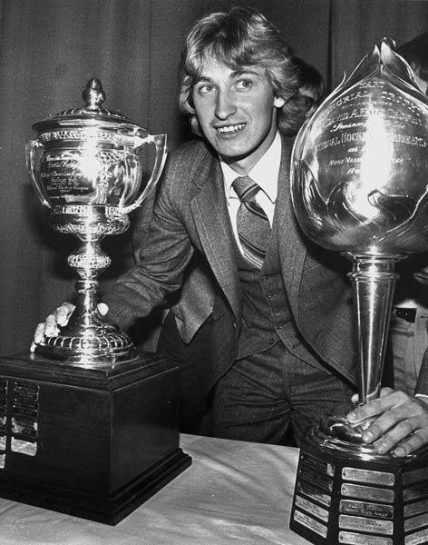 Viņa pirmās trofejas Autors: nonie The Biggest Hockey Legend Wayne Gretzky