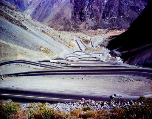 Los Caracoles Pass in Andes Autors: eshan Pasaules sarežģītākie un bīstamākie ceļi