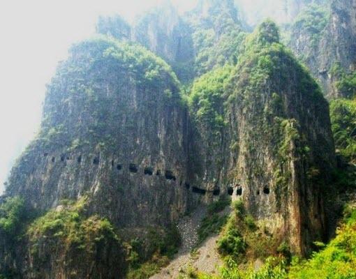 Guoliang Tunnel Road China Autors: eshan Pasaules sarežģītākie un bīstamākie ceļi