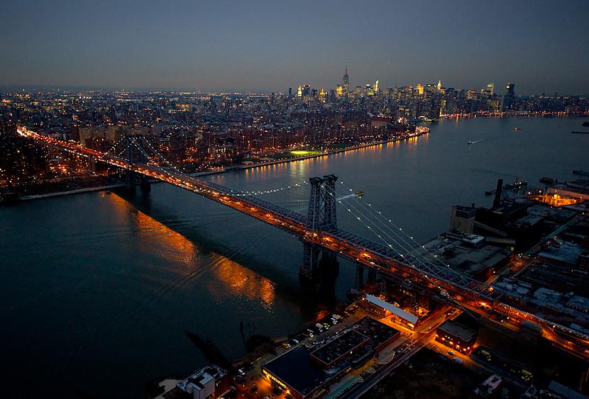 The Williamsburg suspension... Autors: Samaara NYC and Las Vegas from above, at night.