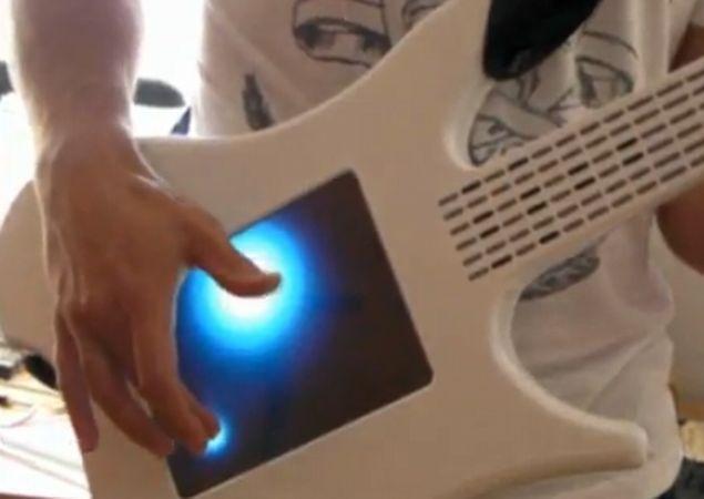  Autors: Fosilija Touchscreen elektriskā ģitāra