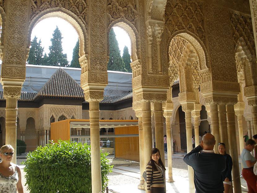  Autors: Almucha Alhambra