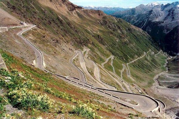 Stelvio Pass Itālijā austrumu... Autors: jippo Pasaules interesantākie autoceļi.