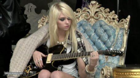  Autors: DarkParadise Taylor Momsen