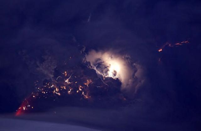 Foto Vilhelm Gunnarsson Autors: Tonijs Zibens virs Eyjafjallajökull