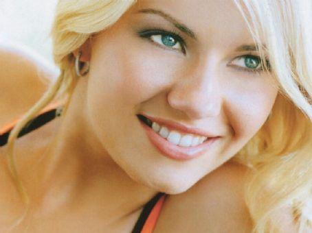  Autors: Princesse Elisha Cuthbert