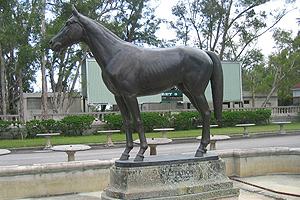 Re kur arī statuja  Citation Autors: kyra Famous Horses 2. Legendary Racehorses.