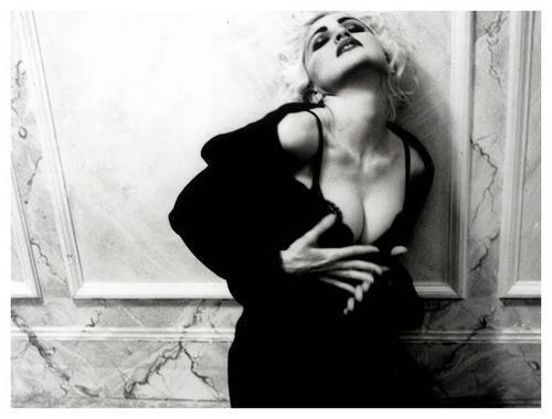 Madonna Tas notika ar puisi... Autors: LoveMeLoveMe slavenību 1mie skūpsti