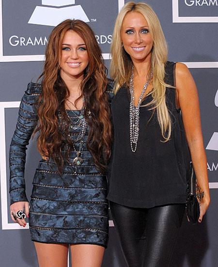 Miley and Tish Cyrus Autors: mjaau Slavenības un viņu mammas!