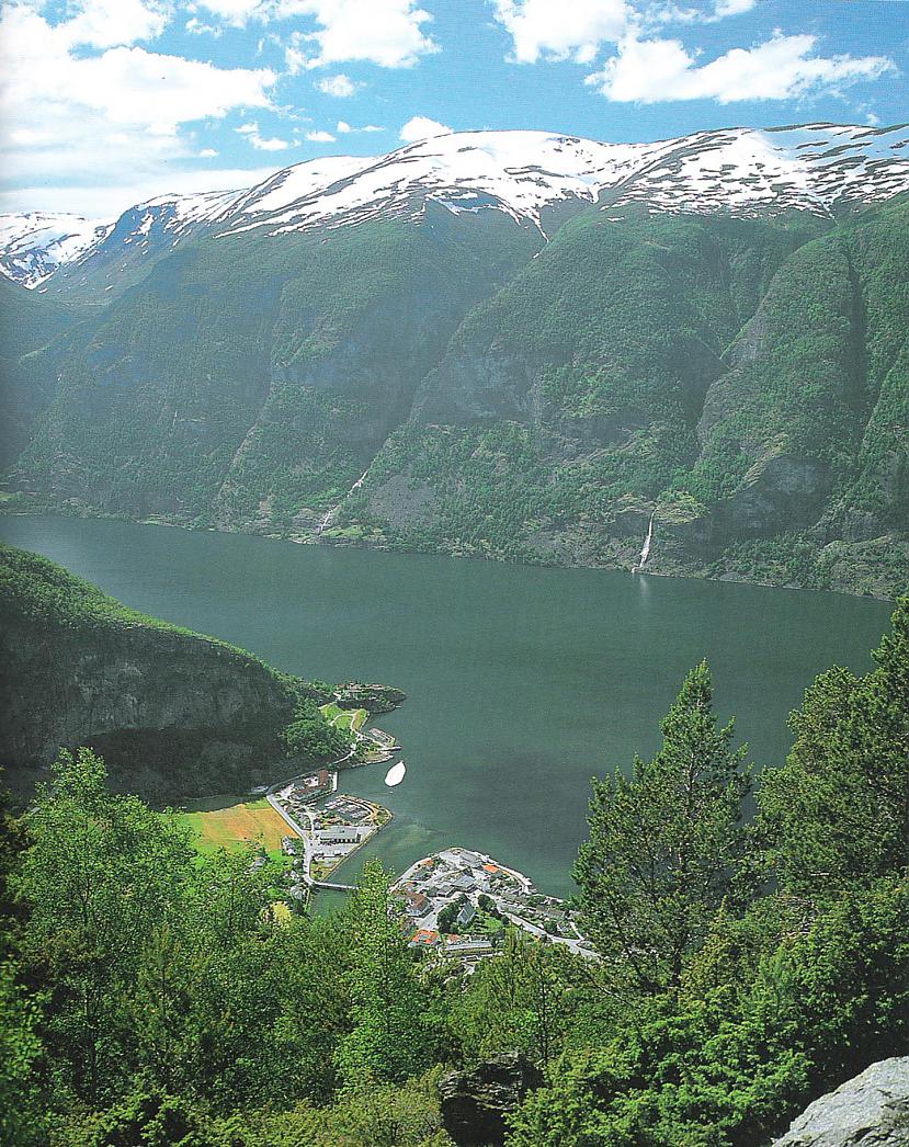 Fjords and the Preikestolen... Autors: Bjaataa 20.skaistākās vietas pasaulē.