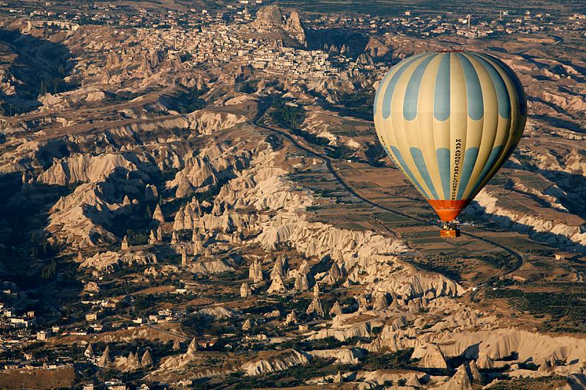 Balloons fly over the... Autors: mehmeh Vieglāks par gaisu