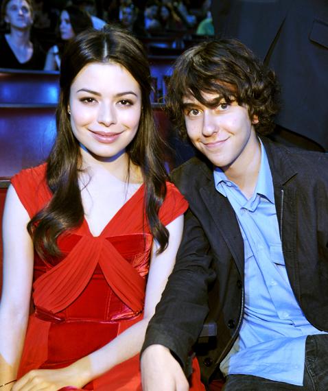 Miranda Cosgrove and Nat Wolff Autors: mjaau 2010 Movie Awards - aizkulises!