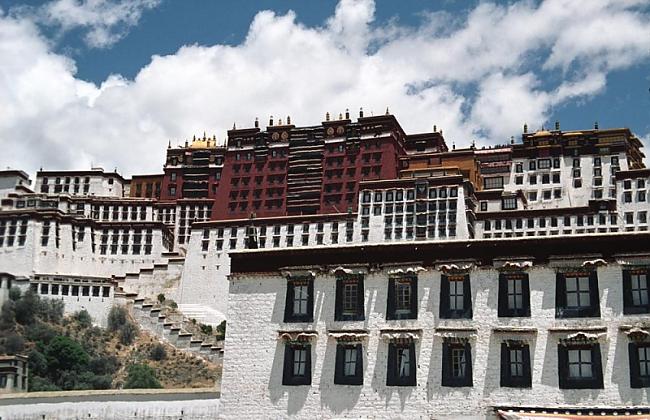 Potala pils  Tibeta Lasa... Autors: Naglene Pasaulē apbrīnojamākās celtnes 2