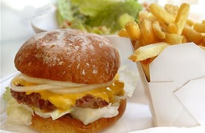 Hamburgers un frī Lai gan frī... Autors: heh Top 10 ēdienu kombinācijas.