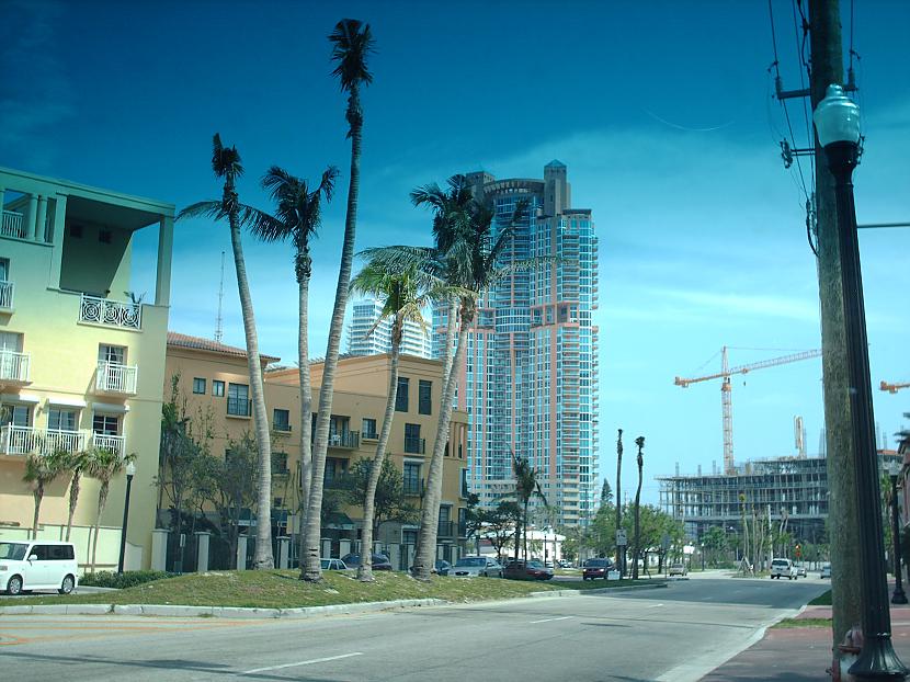  Autors: bdsm Miami (Īsa Tūre caur auto Vējstiklu)