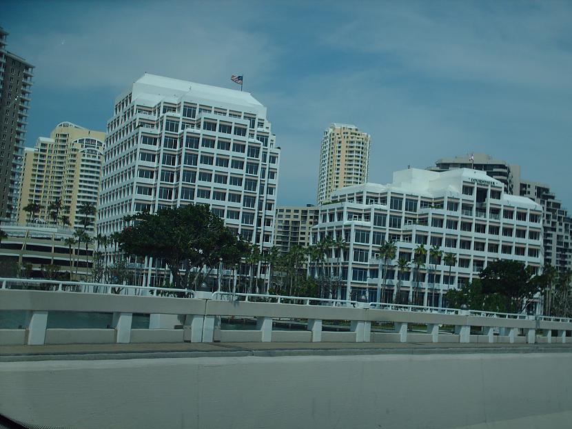  Autors: bdsm Miami (Īsa Tūre caur auto Vējstiklu)