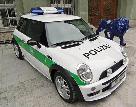 Vācu Mini Cooper Autors: Kūpers 15 Visforšākās policijas mašīnas