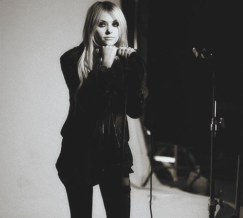  Autors: Doolittle The Pretty Reckless - Taylor Momsen