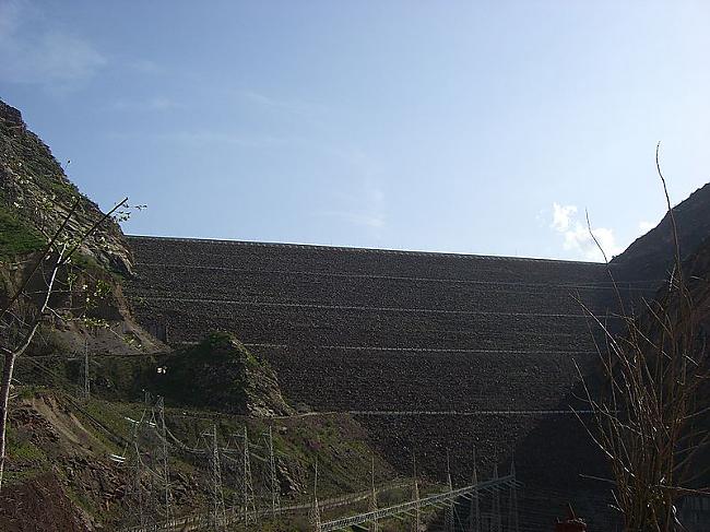 Nurek Dam 300 m atrodas... Autors: west coast 10 augstākie dambji pasaulē