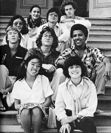 Obama ar saviem draugiem... Autors: Latviete Obama jaunībā.