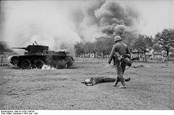 Vācu kareivis pārbauda... Autors: krisihs Otrais pasaules karš