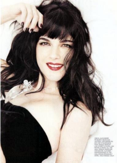  Autors: Holy Cow Selma Blair