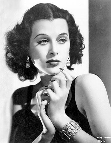 13 Vieta Hedy Lamarr mirusi 86... Autors: MEGRUBI 20 gadsimta skaistākās sievietes