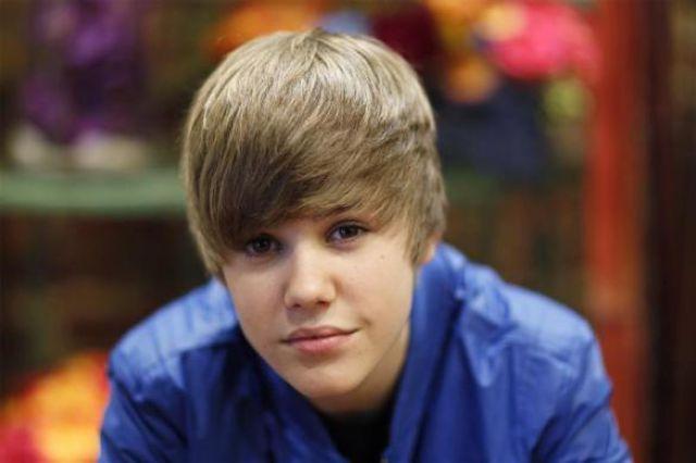 Justin Bieber 10187271 fans Autors: Nickey Salvenību Facebook fani.