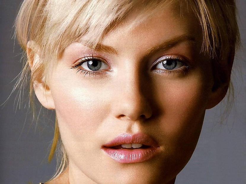  Autors: MEGRUBI Elisha Cuthbert