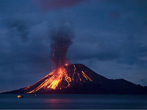 Krakatau Indonēzijā Akmeņi... Autors: Cuukis Nāvējošie vulkāni