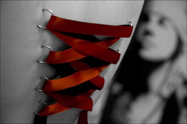  Autors: dzelksnis Corset Piercing: Elegant or Bizare Body Modification?