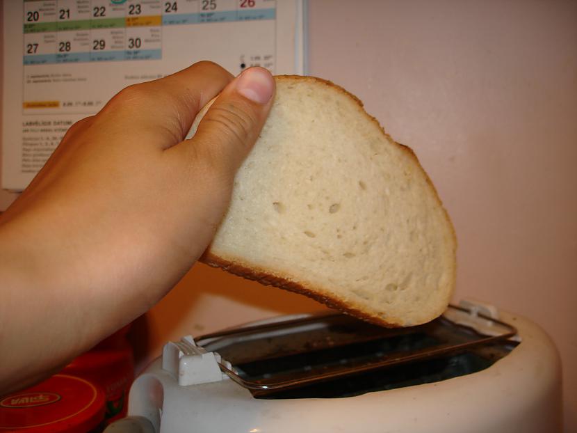 Tātad liekam maizītes tosterī Autors: LietusVīrs Kā pagatavot brokastis.