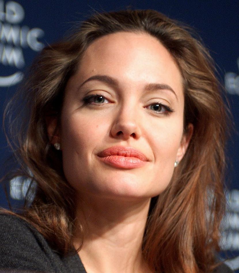  Autors: Fosilija Angelina Jolie Voight