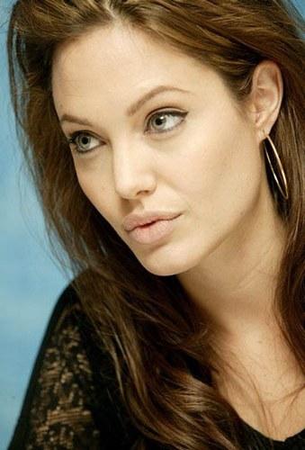  Autors: Fosilija Angelina Jolie Voight