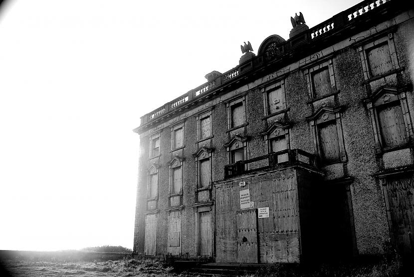  Autors: gingerfish Loftus Hall 2