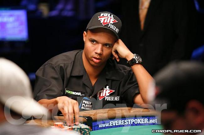 Phils regulāri piedalās Las... Autors: the grauds Phil Ivey- iespējams labākais pokera spēlētājs pasaulē