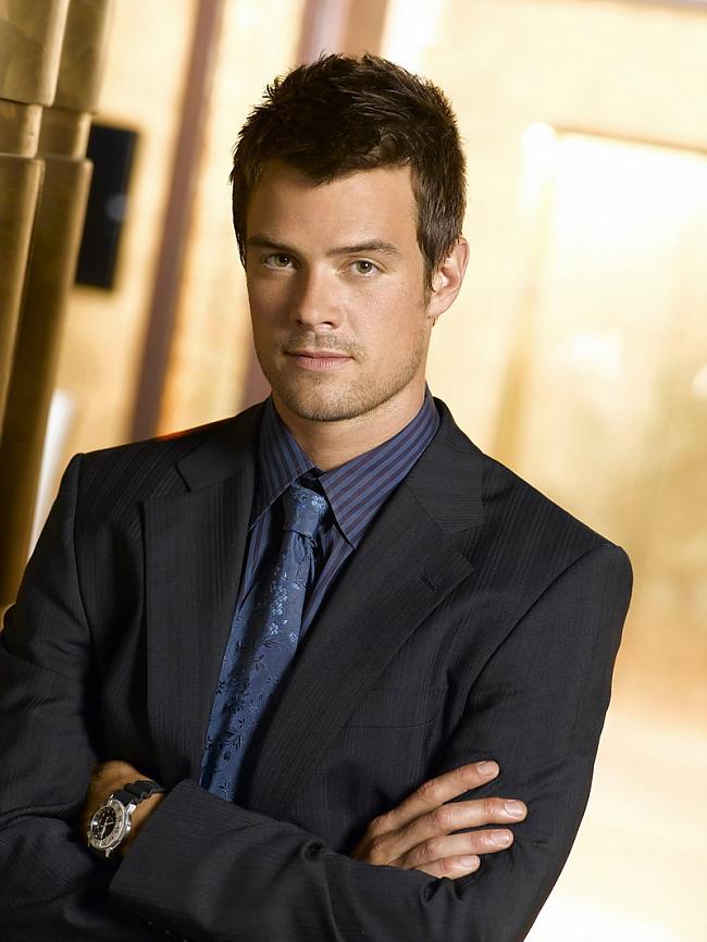  Autors: dea Josh Duhamel