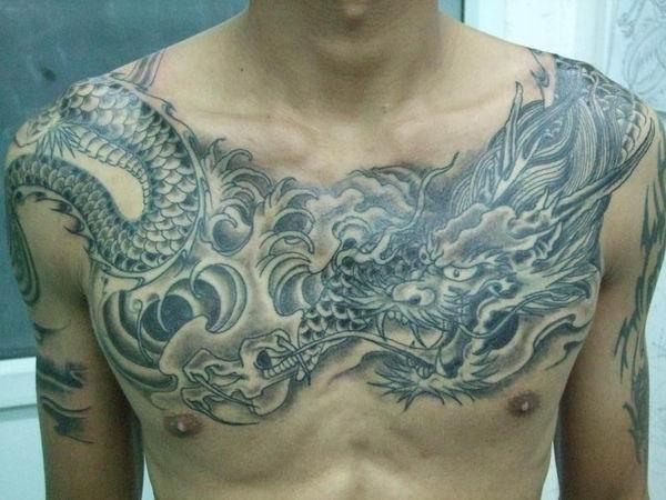 Austrumu pūķa tetovējums uz... Autors: Jenkijs Pūķu tetovējumi un to nozīme