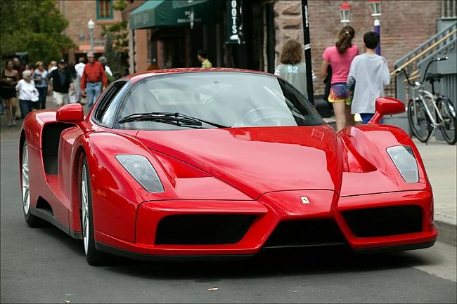 56 Ferrari Enzo 217MPH350kmh... Autors: Fosilija Pasaulē 10 ātrākās mašīnas 2009-2010 gads.